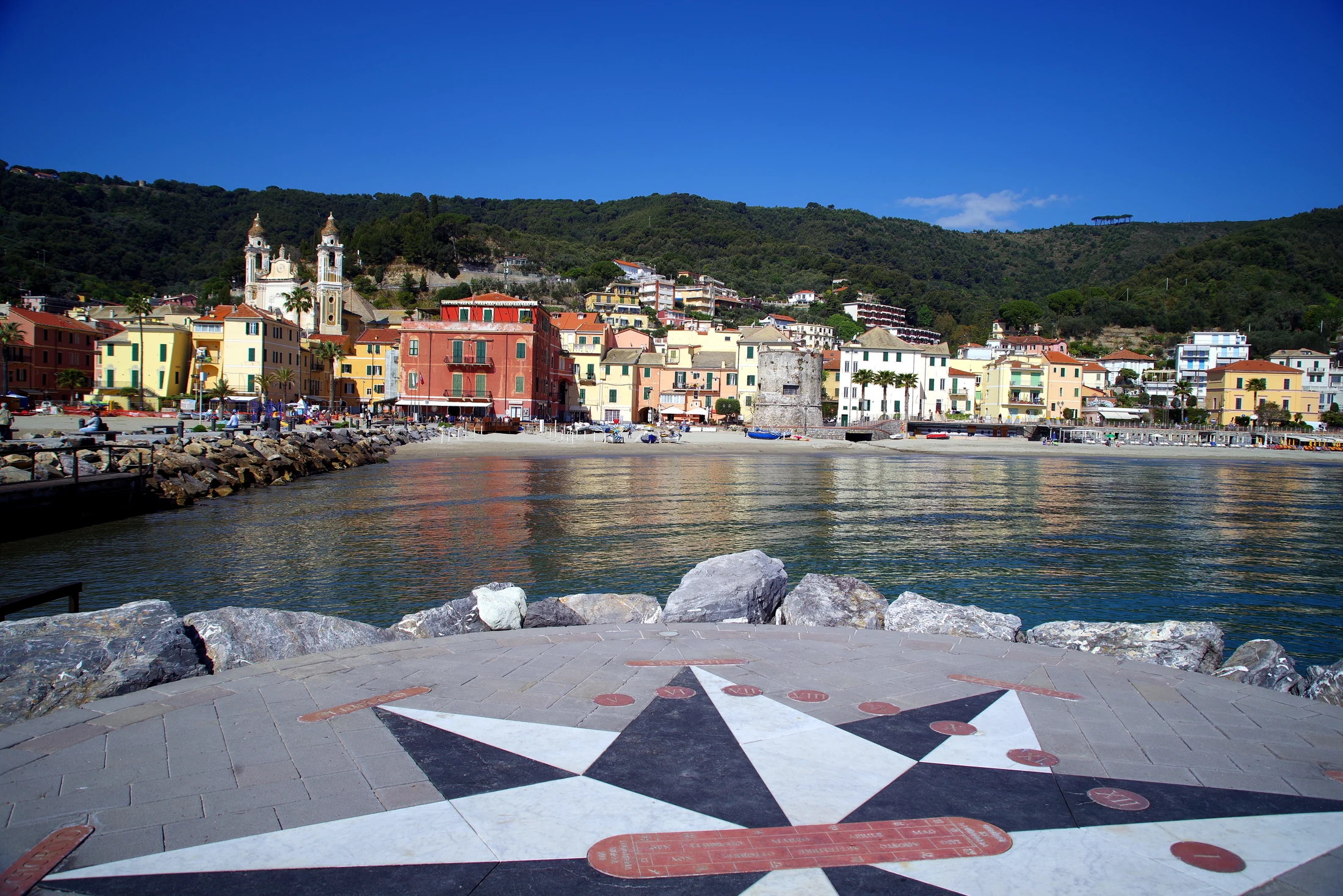 Laigueglia : guide du village marin et de ses plages