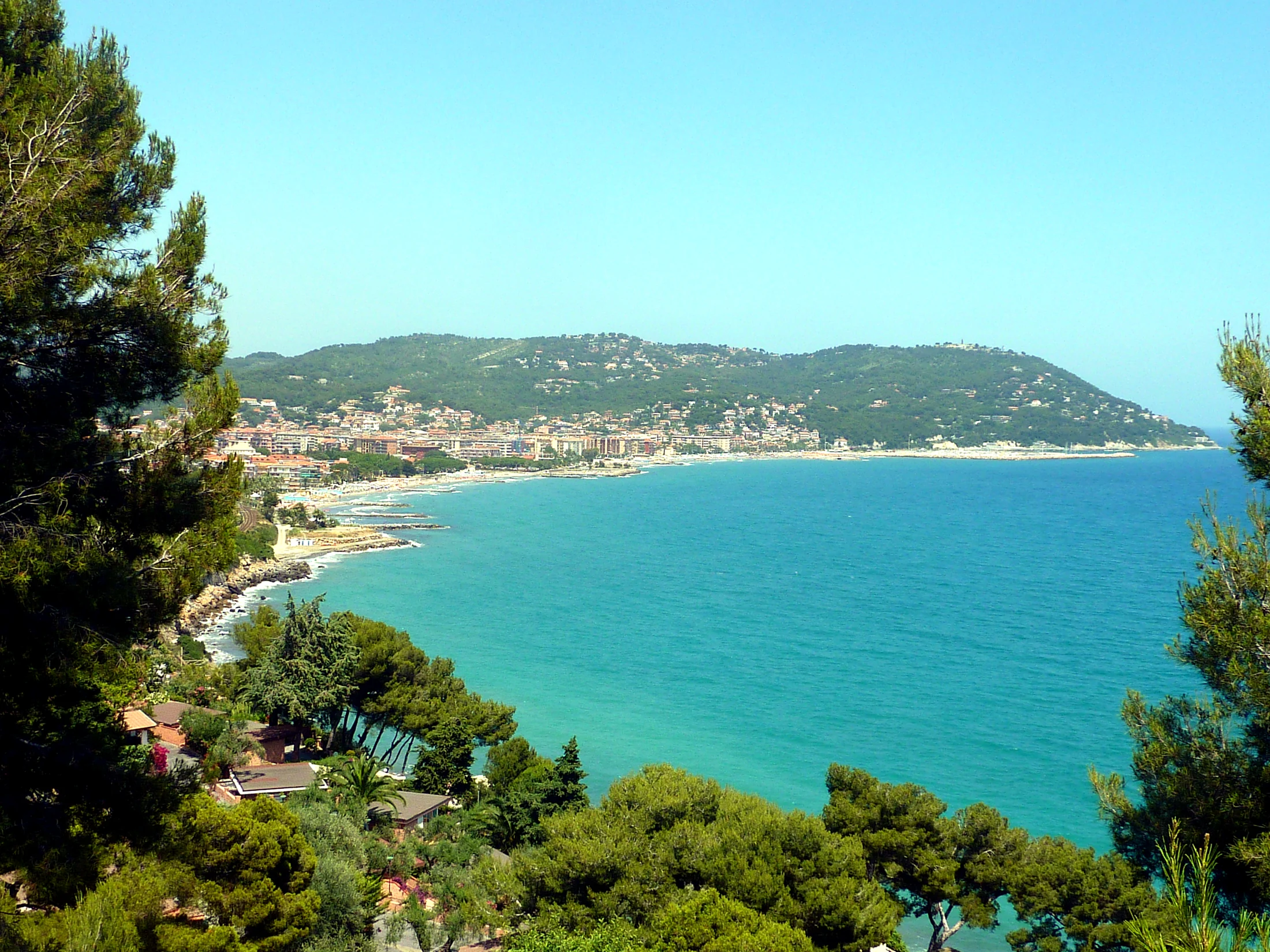 Andora: spiagge, porto e passeggiate tra Ponente e Capo Mele