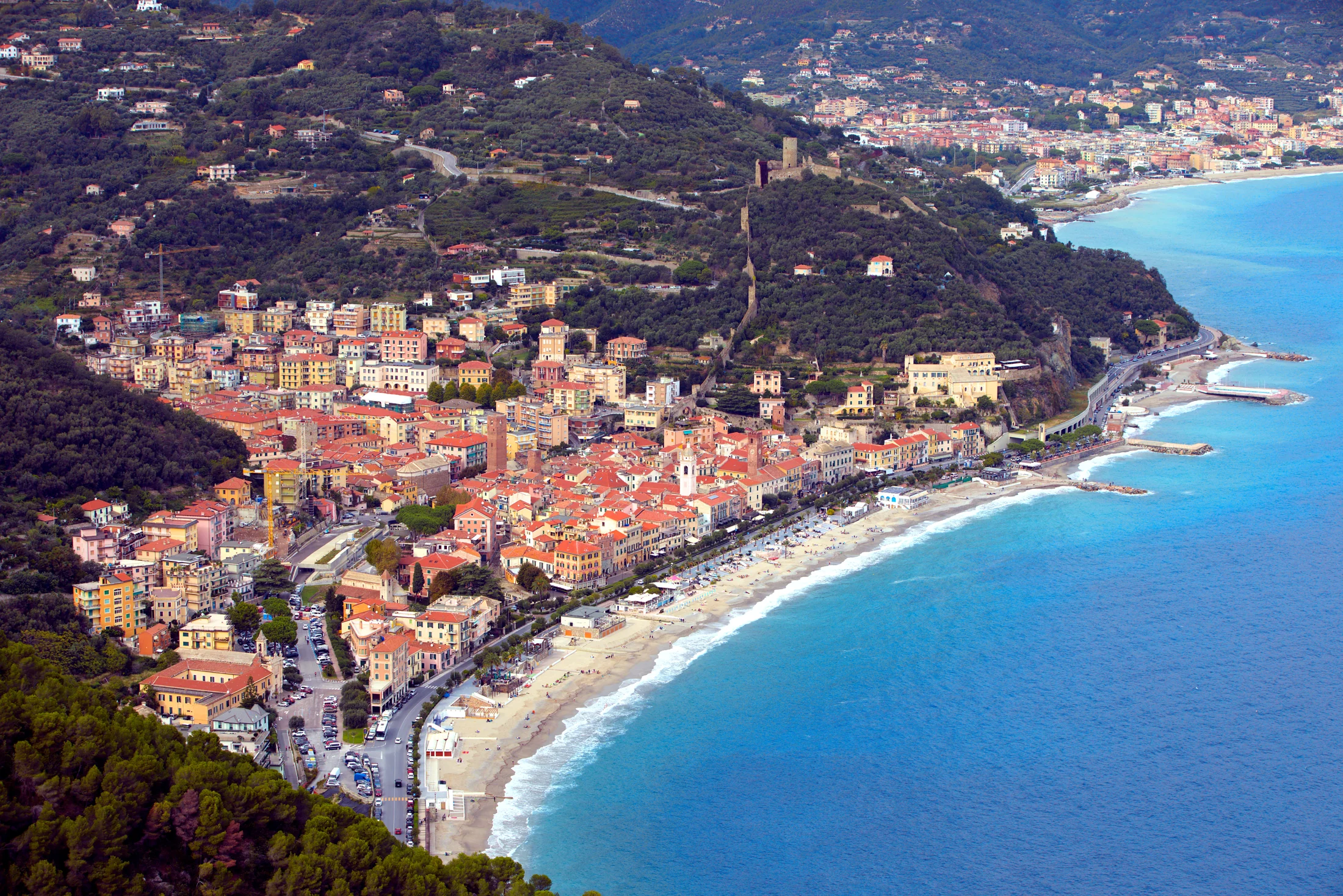 Noli e Varigotti: spiagge e borghi tra i più belli del Ponente