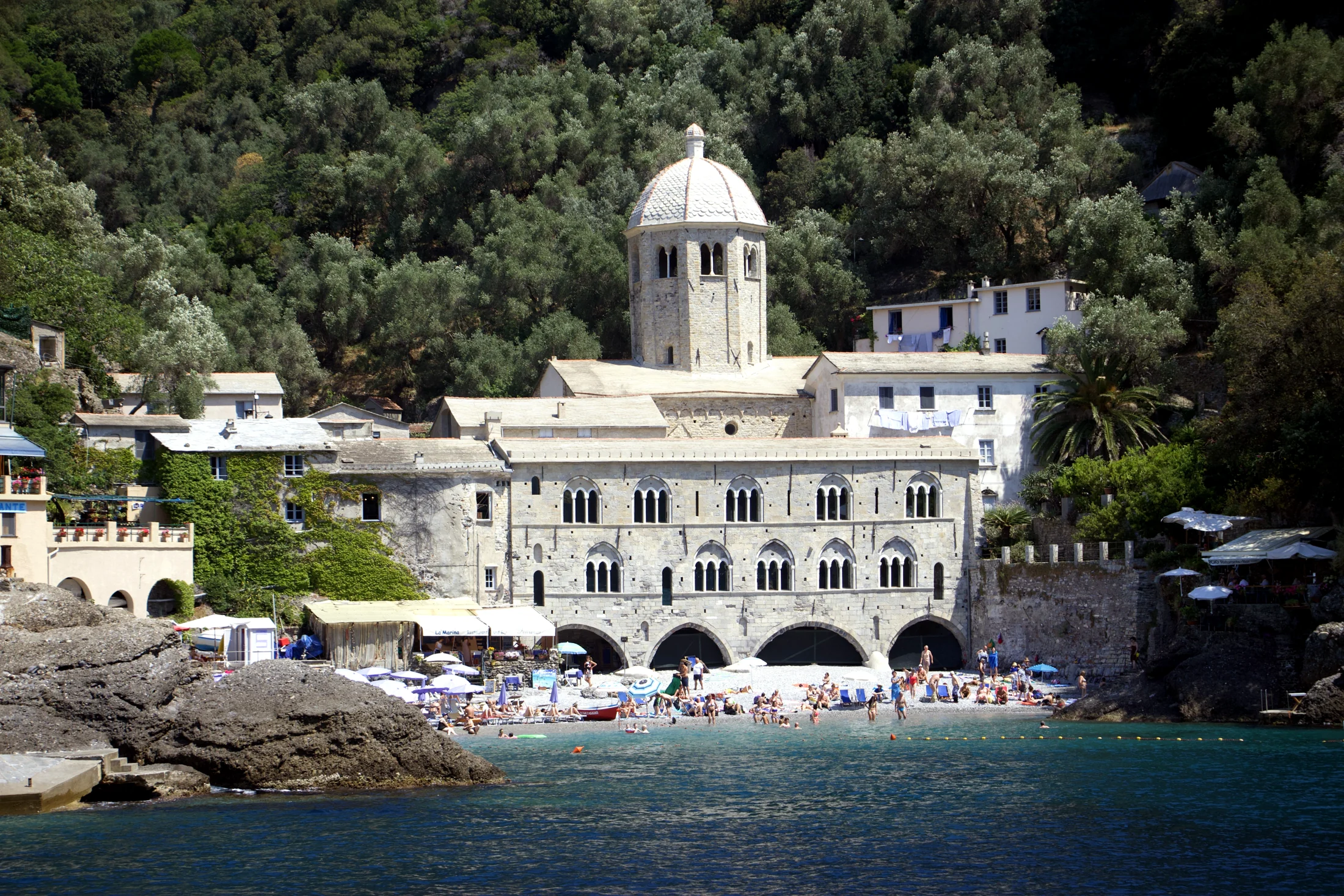 Camogli e San Fruttuoso: itinerario tra borgo e abbazia