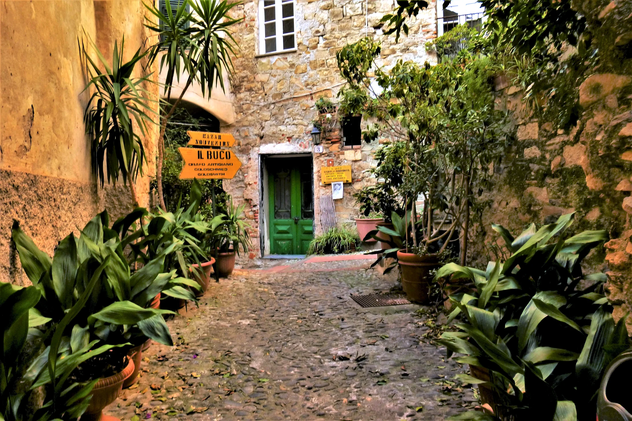 Cosa vedere a Cervo: i Corallini, il castello e i carruggi